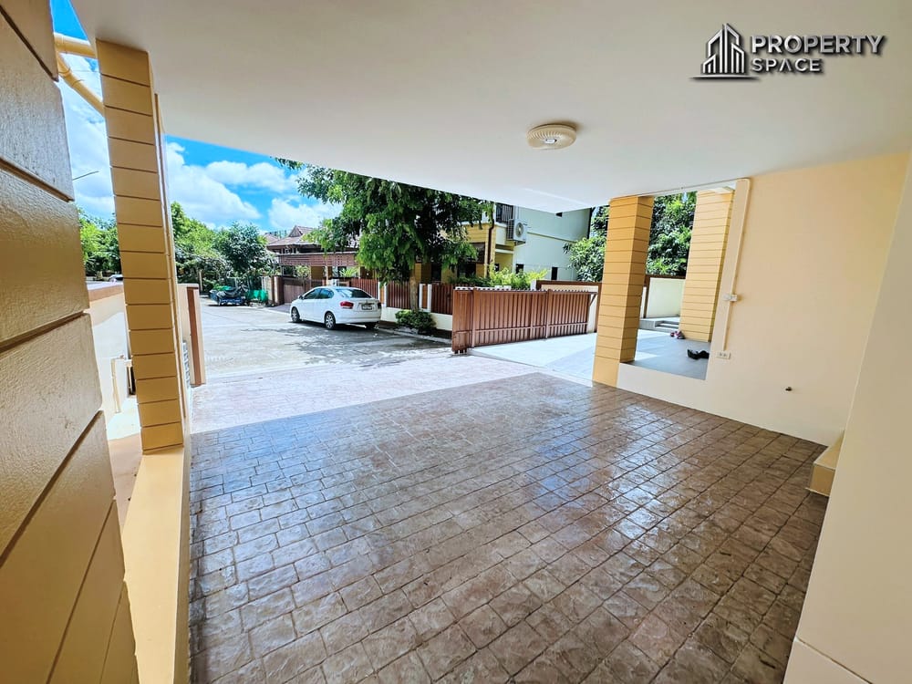 Corner Plot! 3 Bedroom Villa In Baan Sirin Pattaya Near International Schools For Sale Image 5