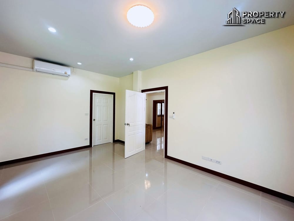Corner Plot! 3 Bedroom Villa In Baan Sirin Pattaya Near International Schools For Sale Image 22