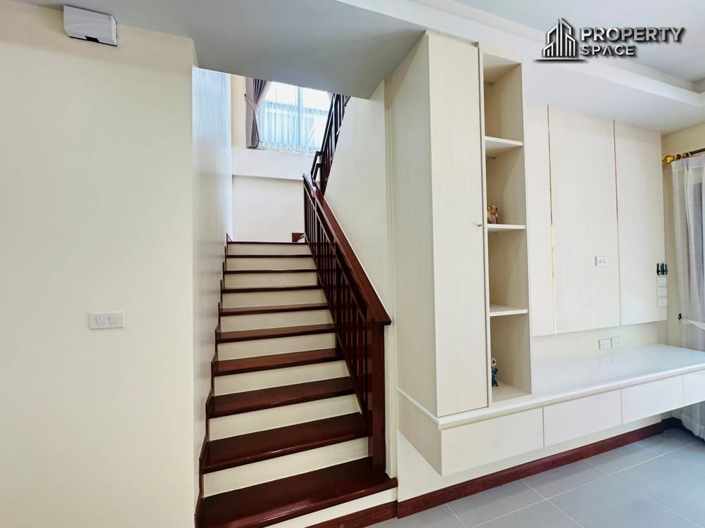 Corner Plot! 3 Bedroom Villa In Baan Sirin Pattaya Near International Schools For Sale Image 13