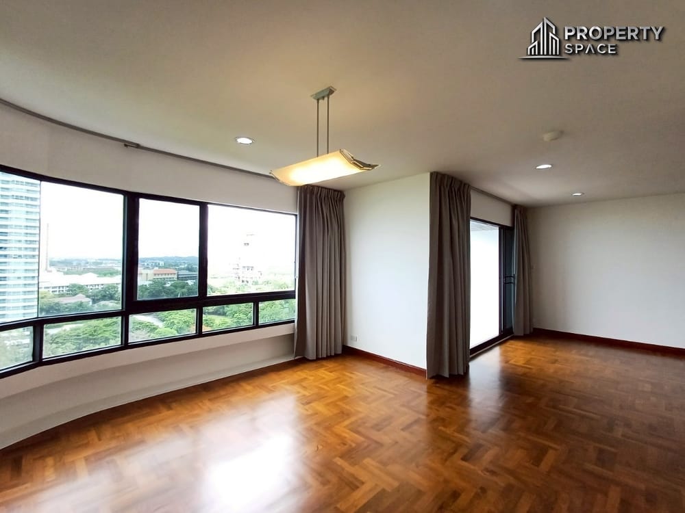 Newly Renovated Sea View Beachfront 3-Bedroom Condo at San Marino, Na Jomtien – For Rent Image 5