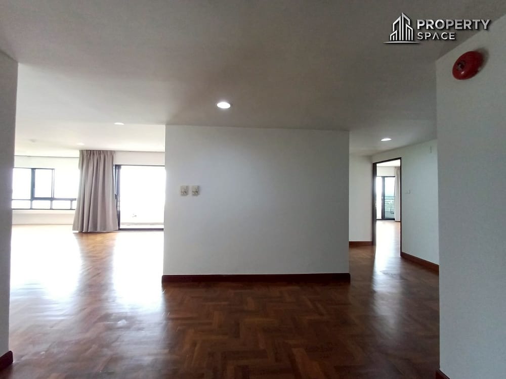 Newly Renovated Sea View Beachfront 3-Bedroom Condo at San Marino, Na Jomtien – For Rent Image 15