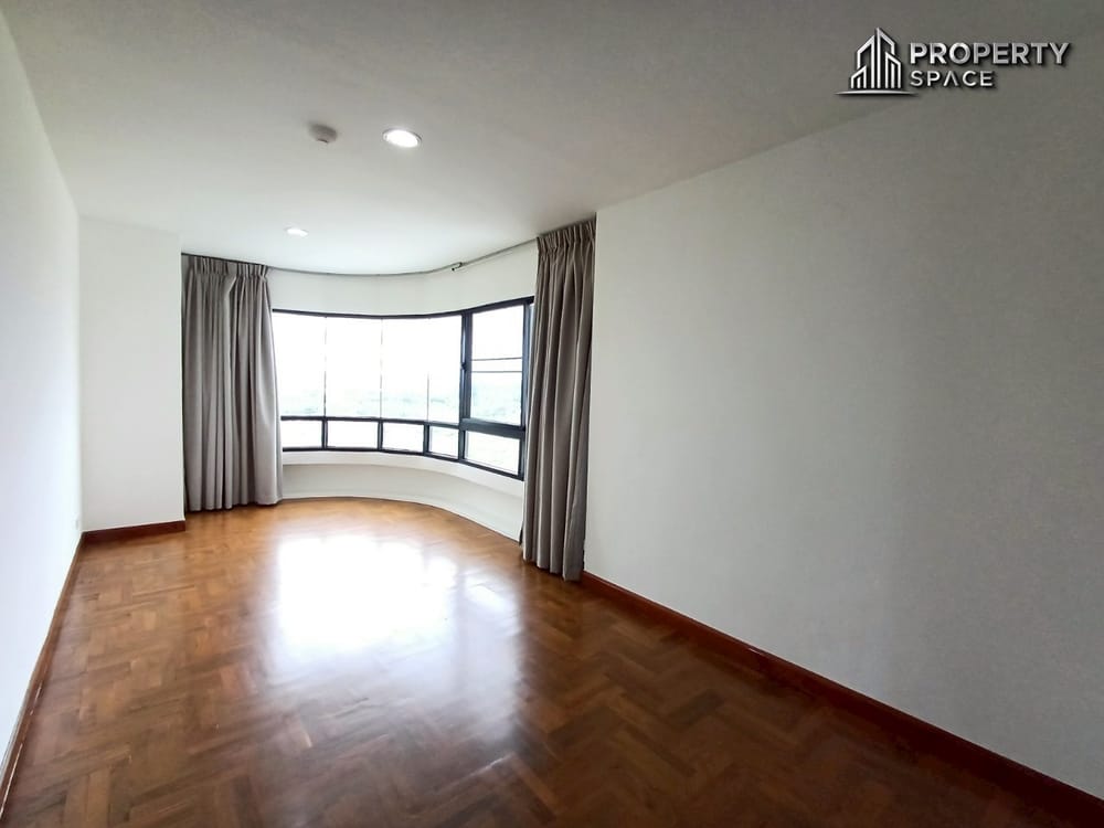 Newly Renovated Sea View Beachfront 3-Bedroom Condo at San Marino, Na Jomtien – For Rent Image 16