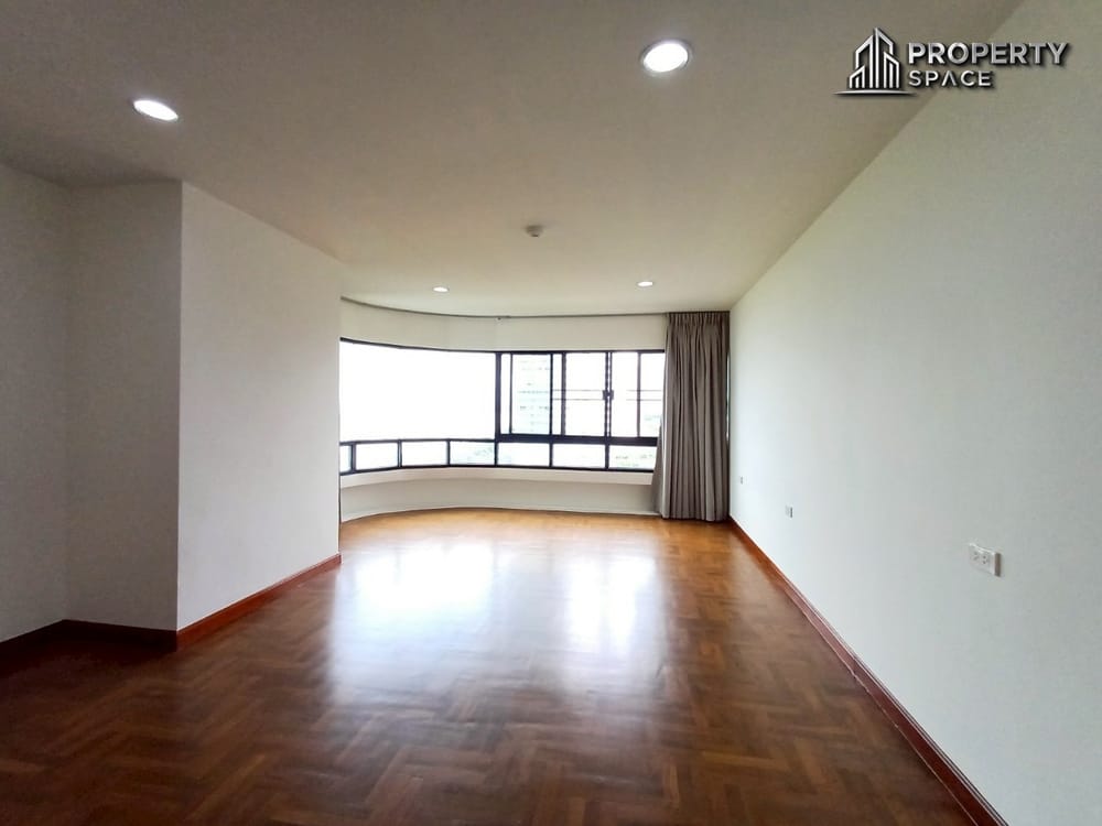 Newly Renovated Sea View Beachfront 3-Bedroom Condo at San Marino, Na Jomtien – For Rent Image 28