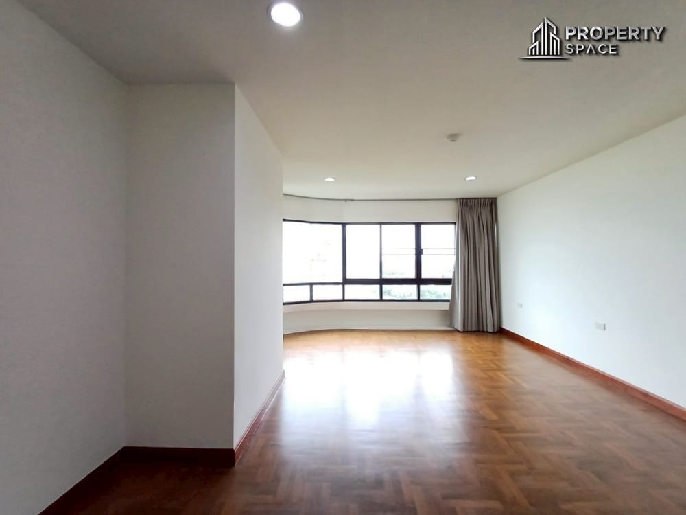 Newly Renovated Sea View Beachfront 3-Bedroom Condo at San Marino, Na Jomtien – For Rent Image 32
