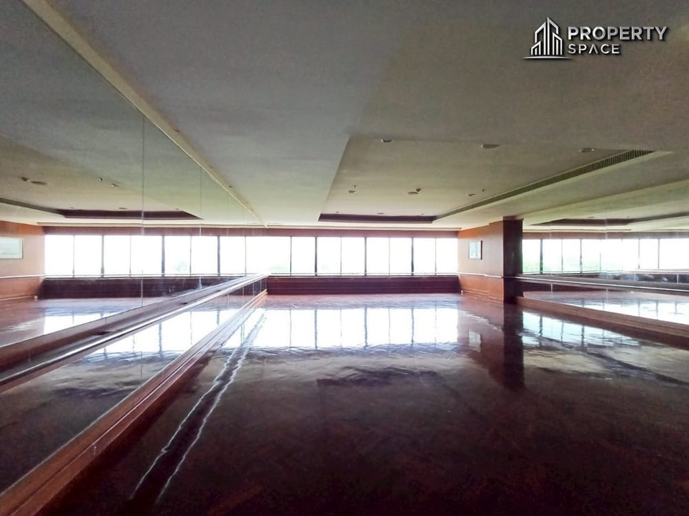 Newly Renovated Sea View Beachfront 3-Bedroom Condo at San Marino, Na Jomtien – For Rent Image 39