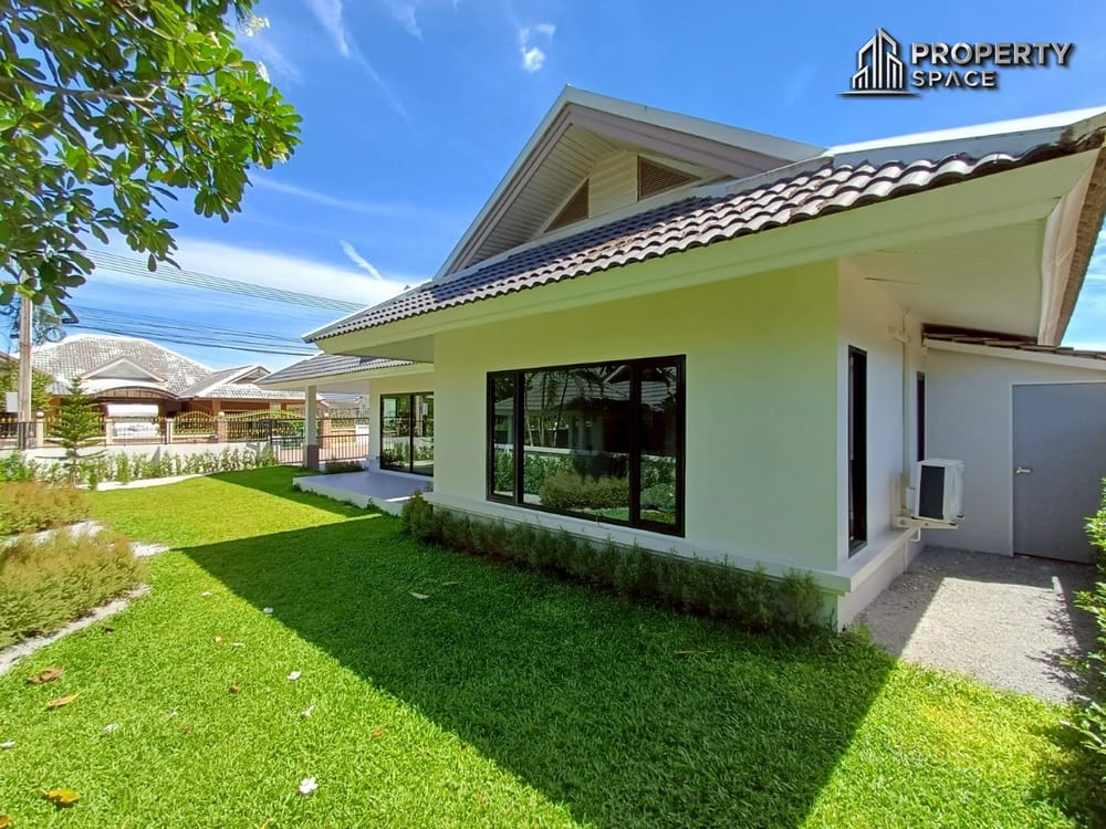 Brand New Modern-Style 3-Bedroom Detached House in East Pattaya For Sale Image 4