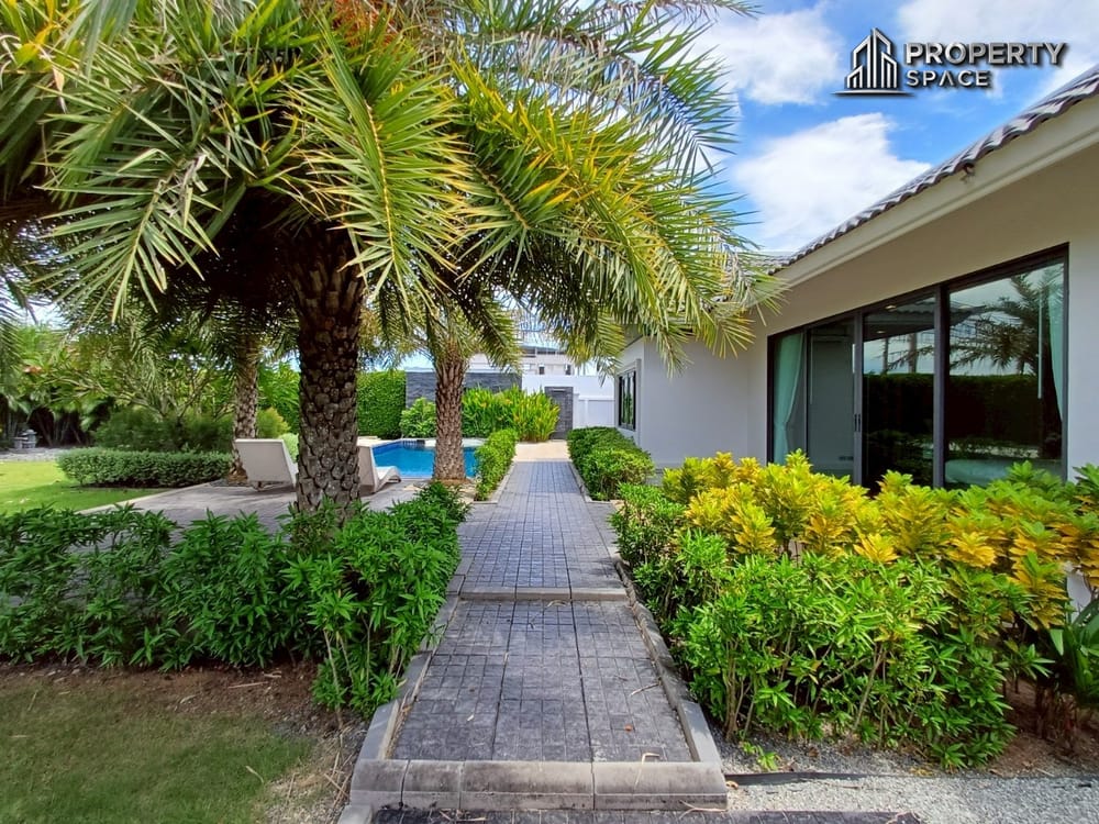Stunning Luxury 3-Bedroom Modern Style Pool Villa in East Pattaya For Sale Image 33