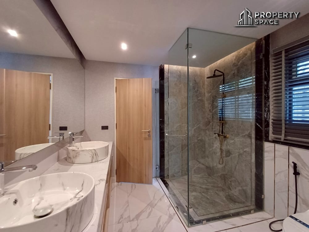Stunning Luxury 3-Bedroom Modern Style Pool Villa in East Pattaya For Sale Image 24