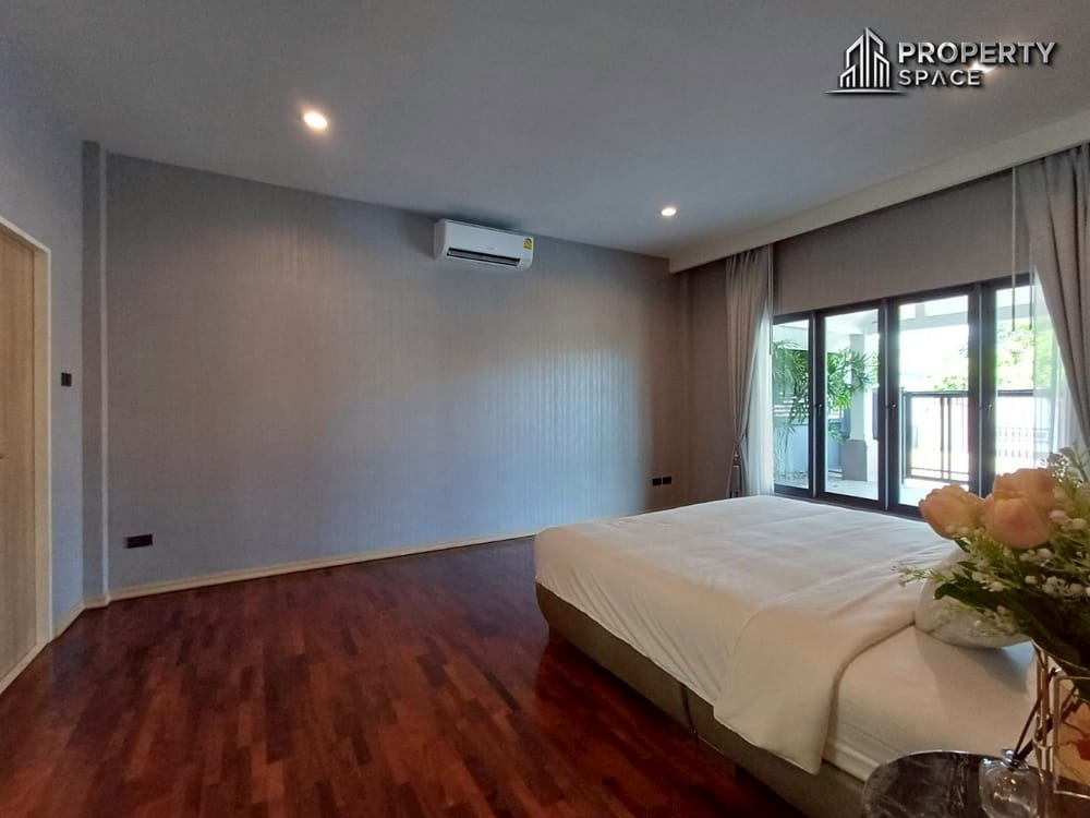 Stunning Luxury 3-Bedroom Modern Style Pool Villa in East Pattaya For Sale Image 23