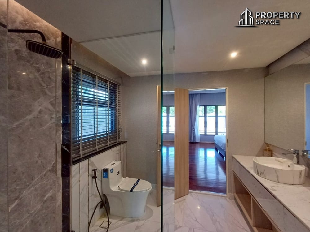Stunning Luxury 3-Bedroom Modern Style Pool Villa in East Pattaya For Sale Image 27