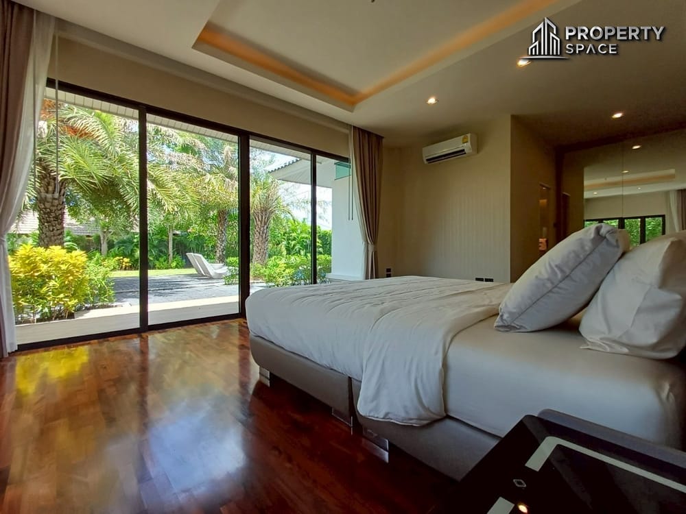 Stunning Luxury 3-Bedroom Modern Style Pool Villa in East Pattaya For Sale Image 29