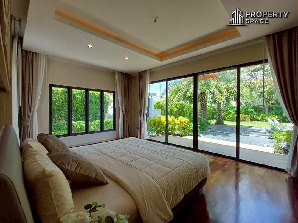 Stunning Luxury 3-Bedroom Modern Style Pool Villa in East Pattaya For Sale Image 28