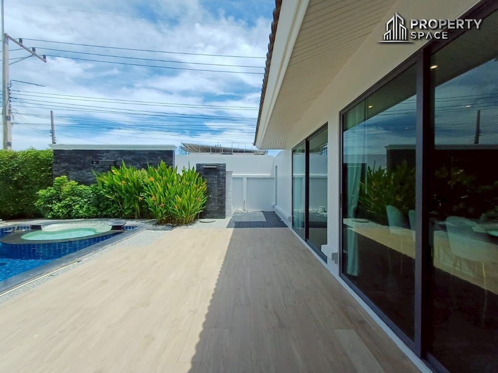 Stunning Luxury 3-Bedroom Modern Style Pool Villa in East Pattaya For Sale Image 10