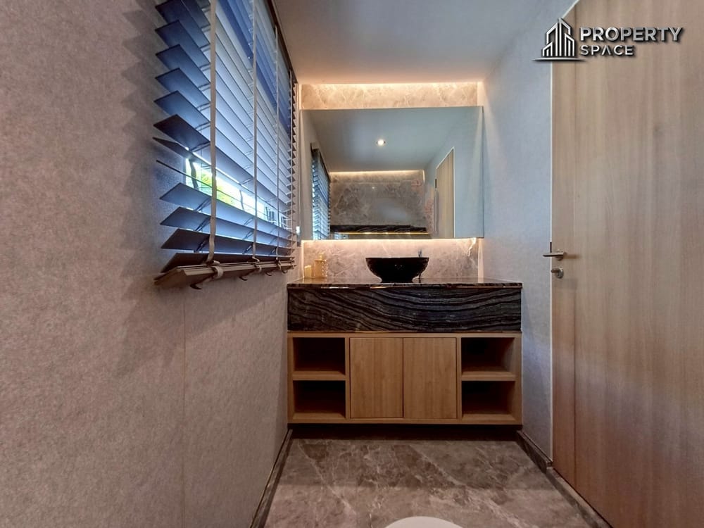Stunning Luxury 3-Bedroom Modern Style Pool Villa in East Pattaya For Sale Image 21