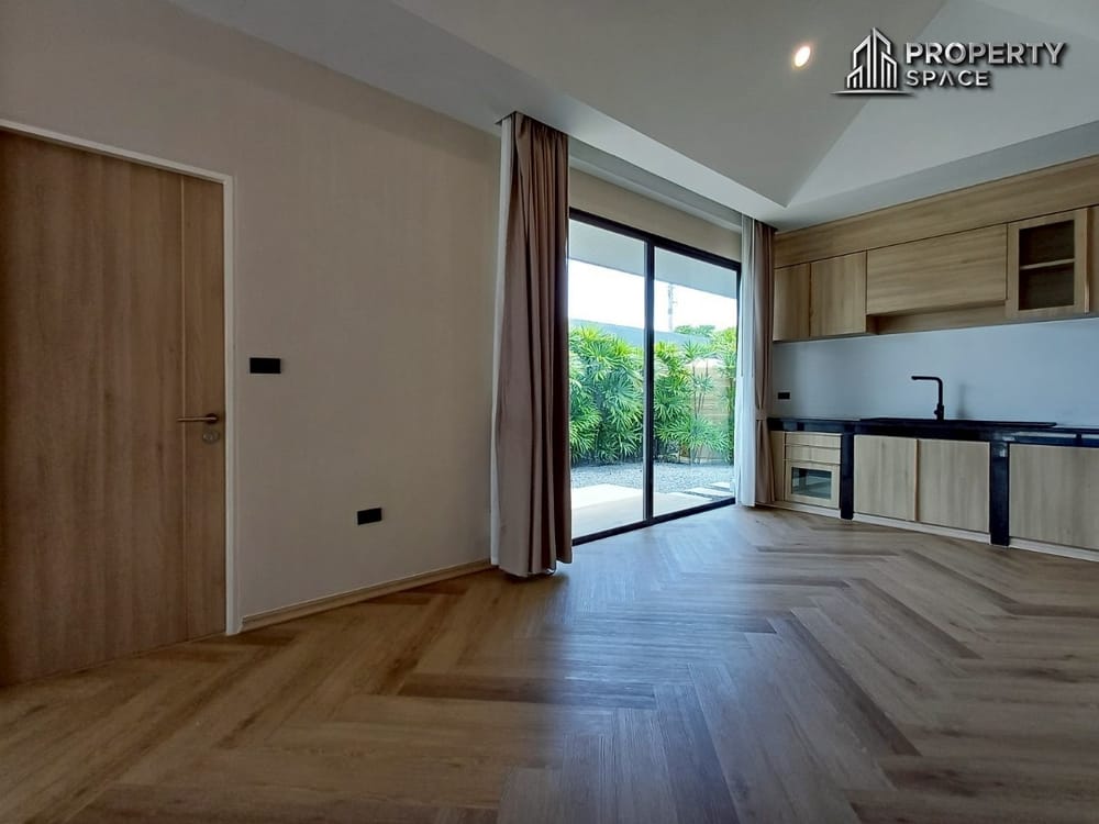 Stunning Luxury 3-Bedroom Modern Style Pool Villa in East Pattaya For Sale Image 18