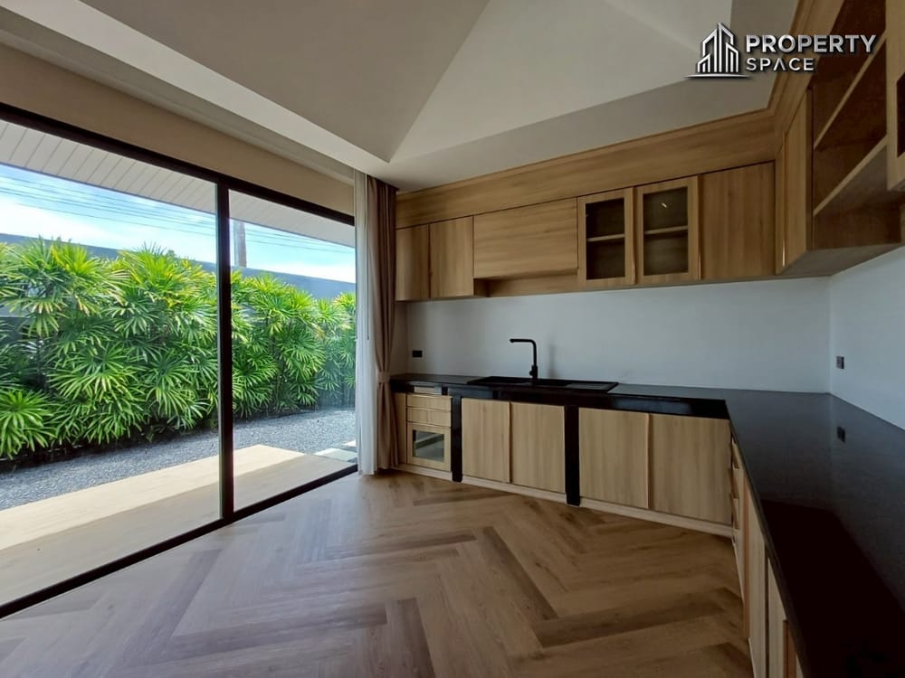 Stunning Luxury 3-Bedroom Modern Style Pool Villa in East Pattaya For Sale Image 19