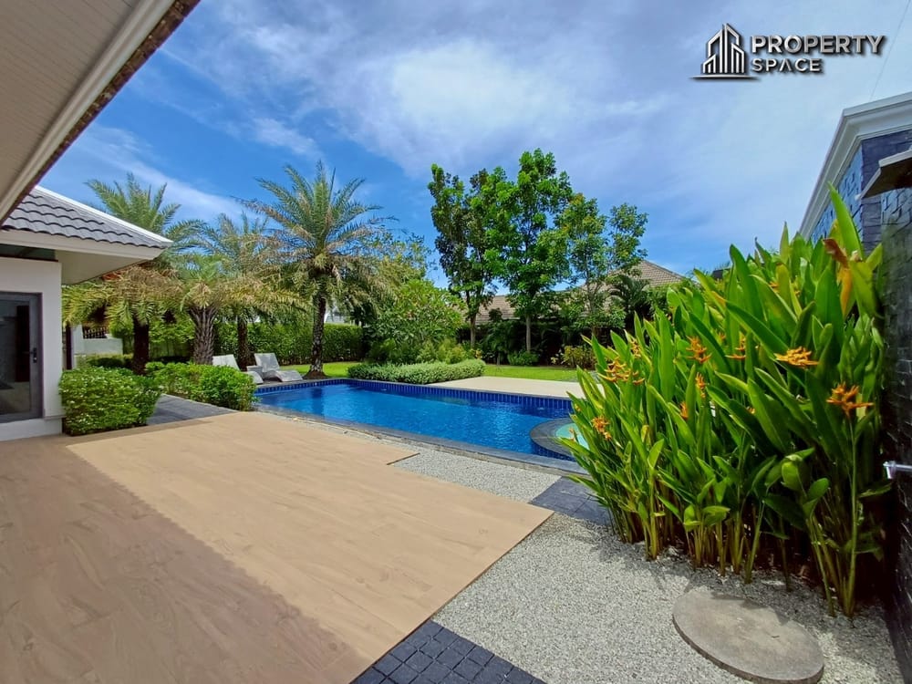 Stunning Luxury 3-Bedroom Modern Style Pool Villa in East Pattaya For Sale Image 9