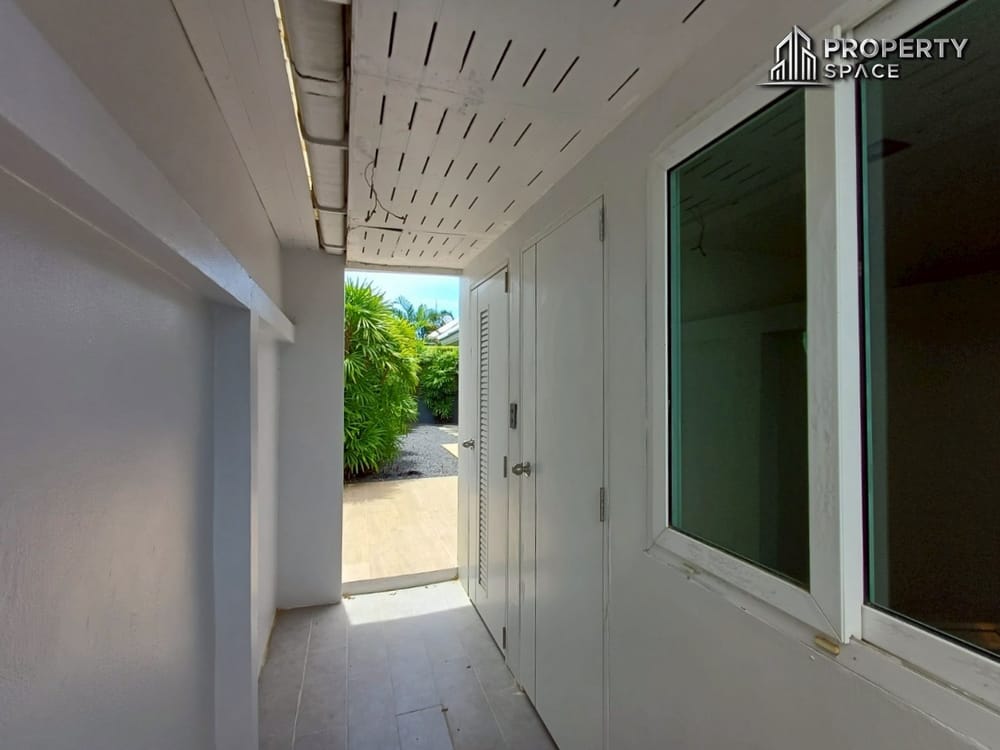 Stunning Luxury 3-Bedroom Modern Style Pool Villa in East Pattaya For Sale Image 36