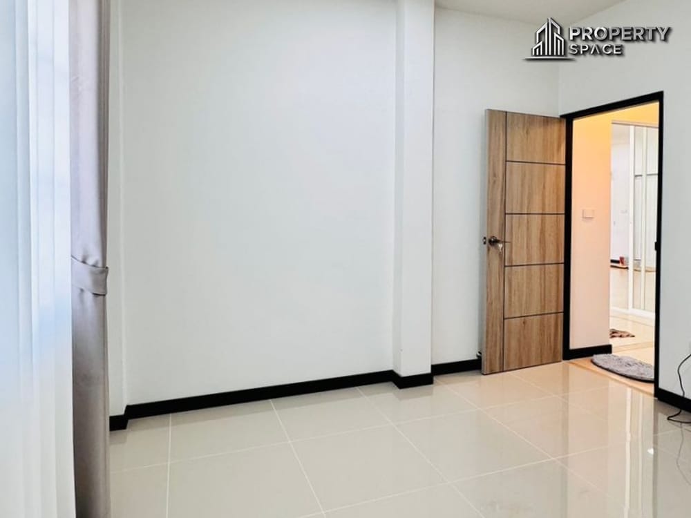 Single-Story 3‑Bedroom House in a Quiet Village Nong Pla Lai Pattaya For Sale  Image 16