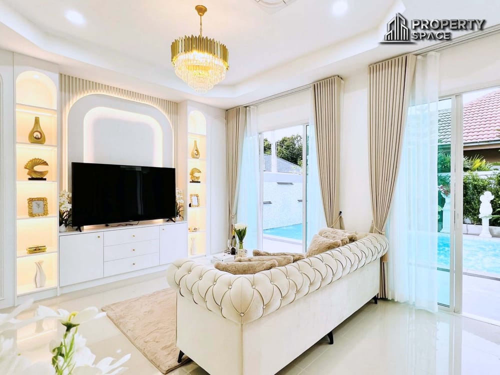 Brand New 3 Bedrooms Pool Villa In East Pattaya For Sale Image 1