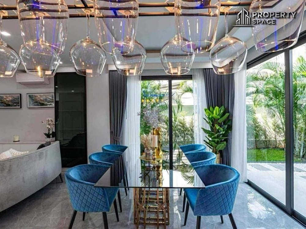 Modern Luxury 5-Bedroom Pool Villa In Jomtien Near The Beach For Sale Image 9
