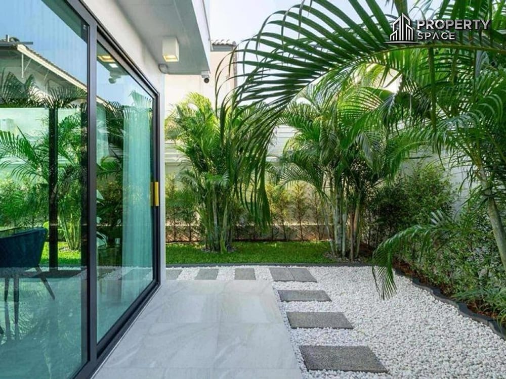 Modern Luxury 5-Bedroom Pool Villa In Jomtien Near The Beach For Sale Image 3