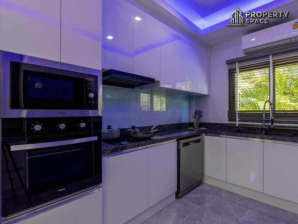 Modern Luxury 5-Bedroom Pool Villa In Jomtien Near The Beach For Sale Image 12