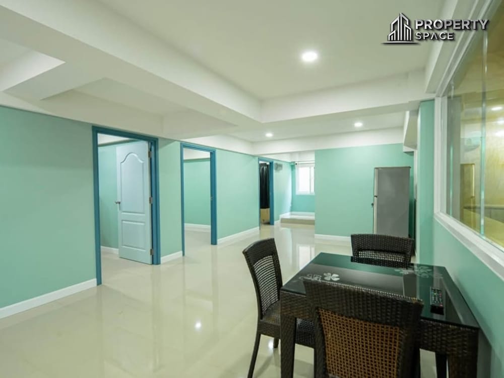 Spacious 6-Bedroom Pool Villa in East Pattaya For Rent Image 16