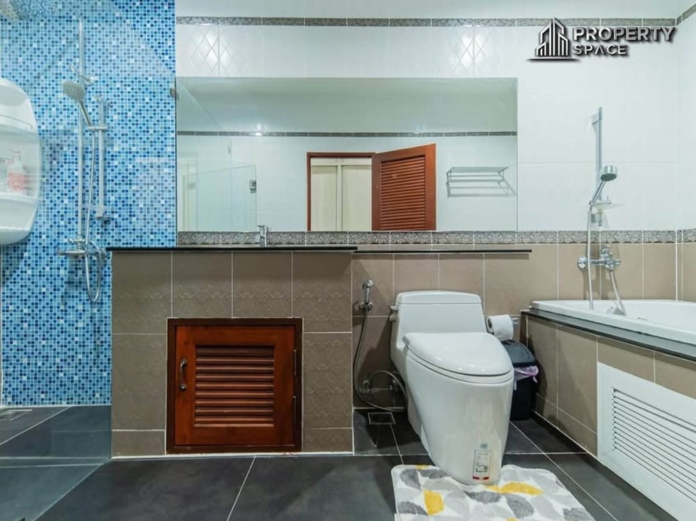 Spacious 6-Bedroom Pool Villa in East Pattaya For Rent Image 20
