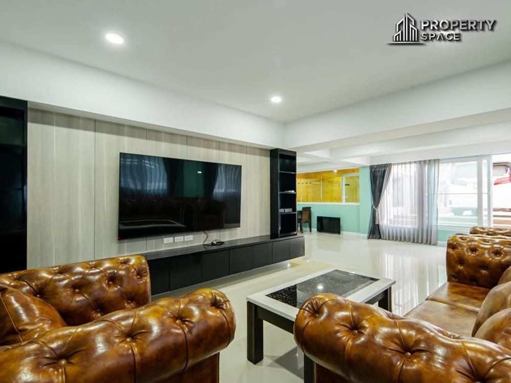 Spacious 6-Bedroom Pool Villa in East Pattaya For Rent Image 9