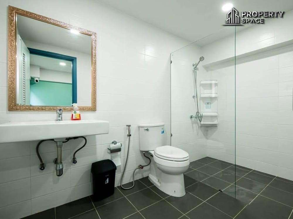 Spacious 6-Bedroom Pool Villa in East Pattaya For Rent Image 25