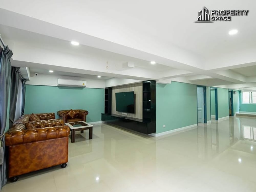 Spacious 6-Bedroom Pool Villa in East Pattaya For Rent Image 15