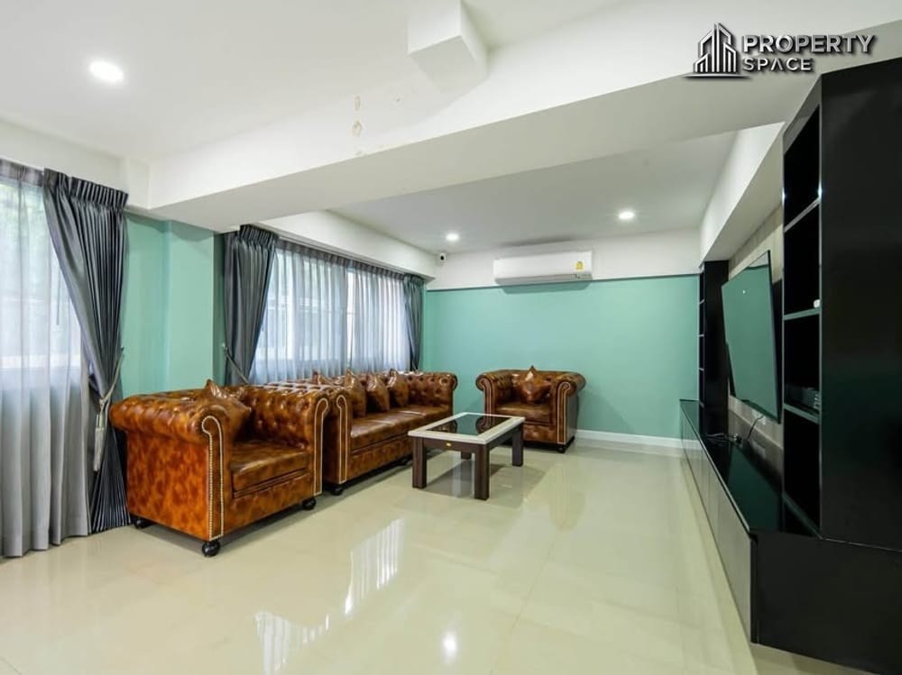 Spacious 6-Bedroom Pool Villa in East Pattaya For Rent Image 14