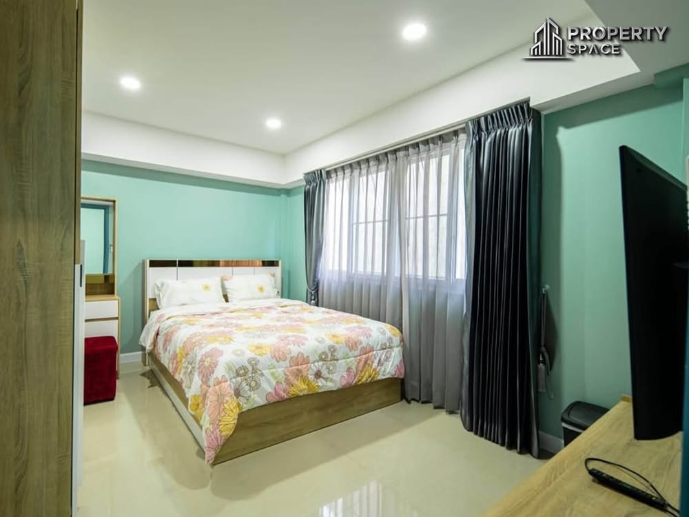 Spacious 6-Bedroom Pool Villa in East Pattaya For Rent Image 23