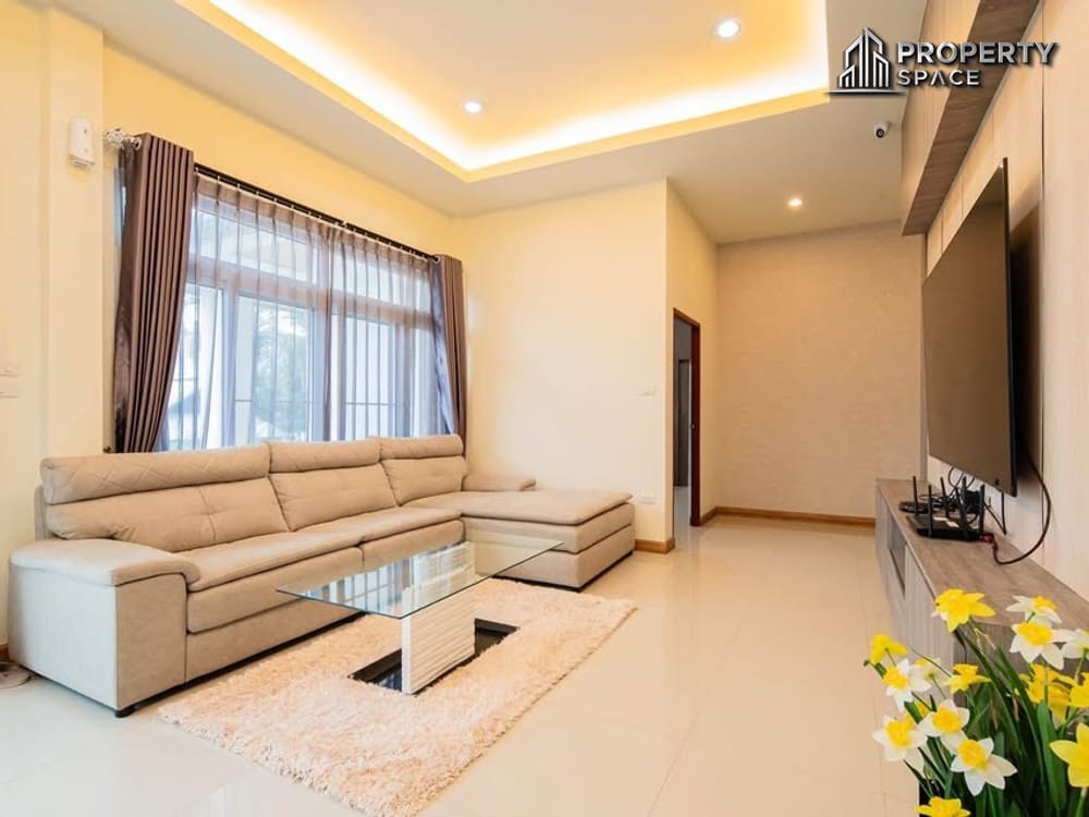 Spacious 6-Bedroom Pool Villa in East Pattaya For Rent Image 7