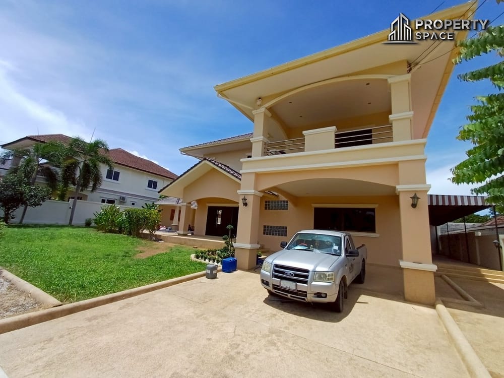 Spacious 5-Bedroom Pool Villa near Mabprachan Lake Pattaya For Sale Image 1