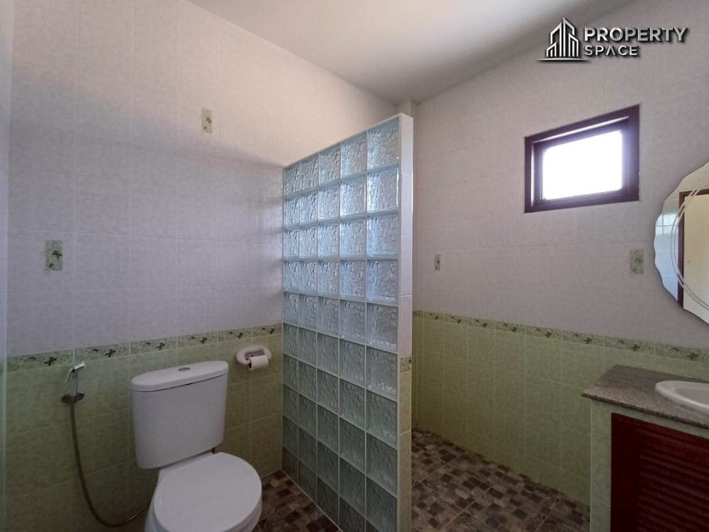 Spacious 5-Bedroom Pool Villa near Mabprachan Lake Pattaya For Sale Image 30