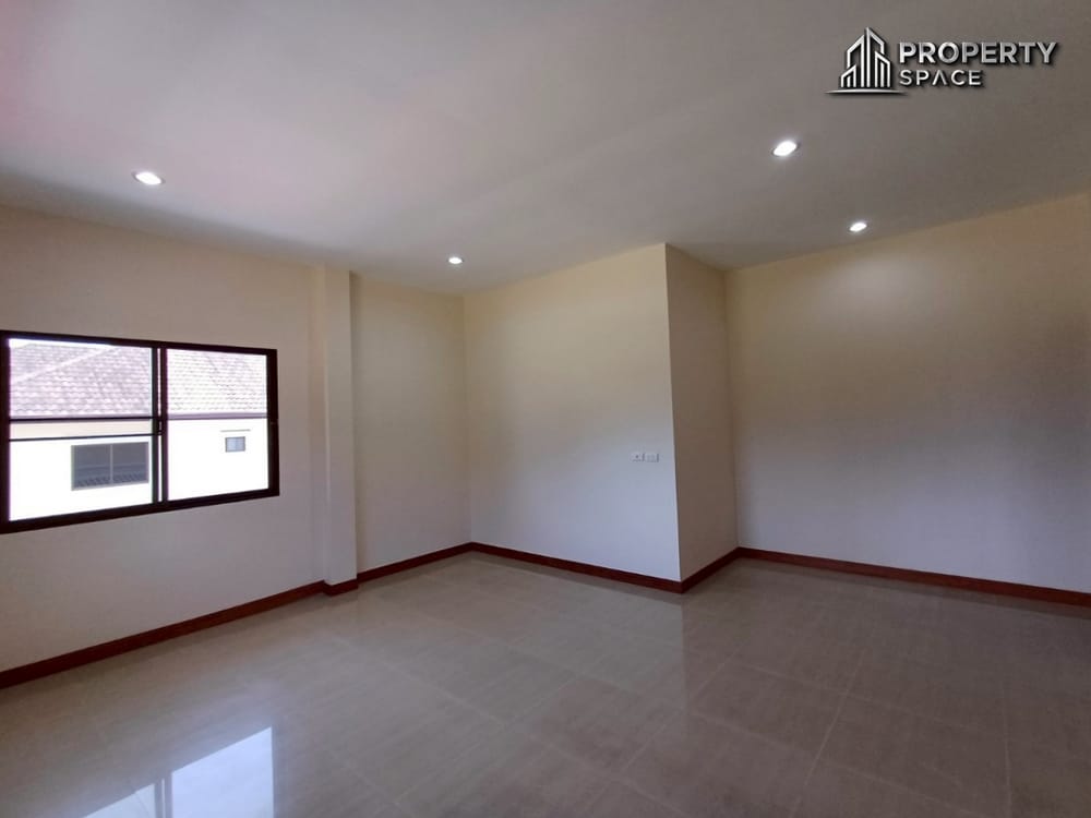 Spacious 5-Bedroom Pool Villa near Mabprachan Lake Pattaya For Sale Image 18