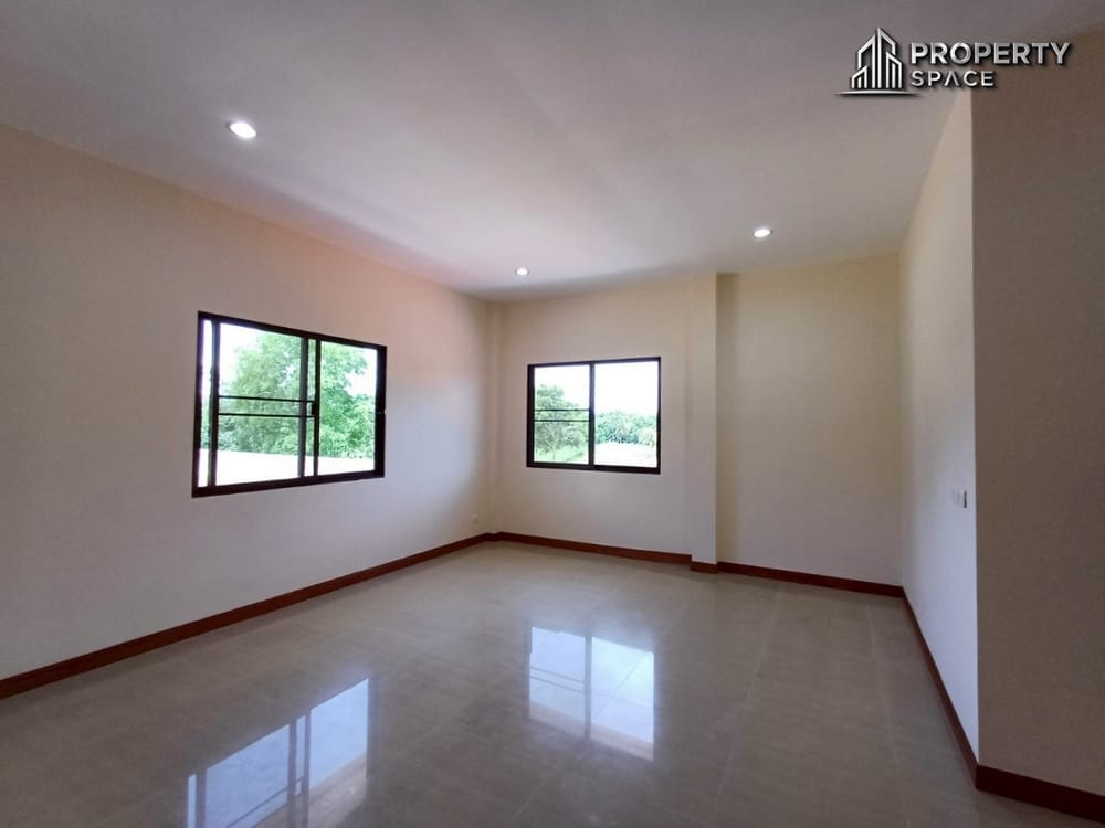 Spacious 5-Bedroom Pool Villa near Mabprachan Lake Pattaya For Sale Image 20