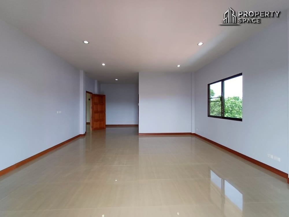 Spacious 5-Bedroom Pool Villa near Mabprachan Lake Pattaya For Sale Image 22