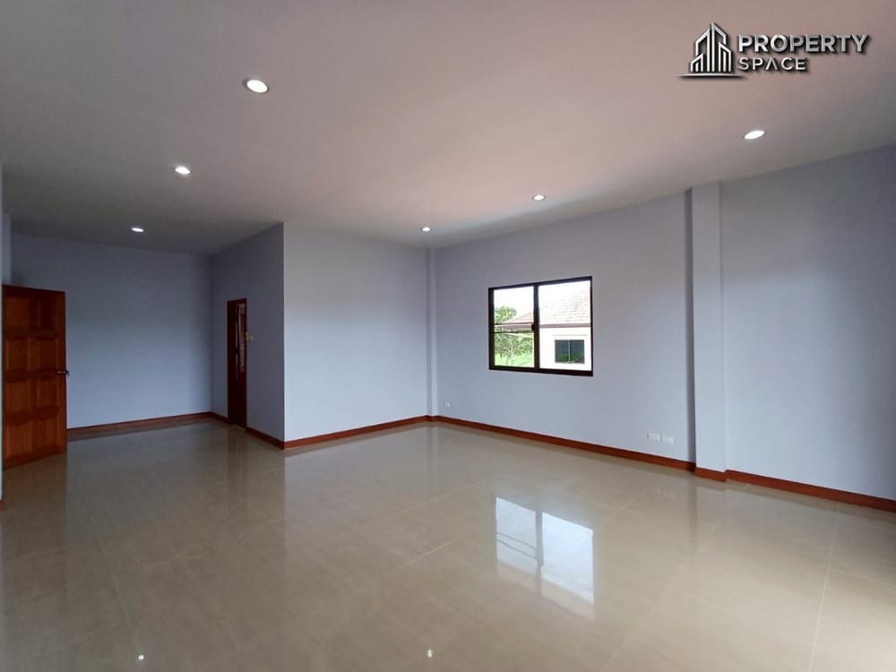 Spacious 5-Bedroom Pool Villa near Mabprachan Lake Pattaya For Sale Image 28