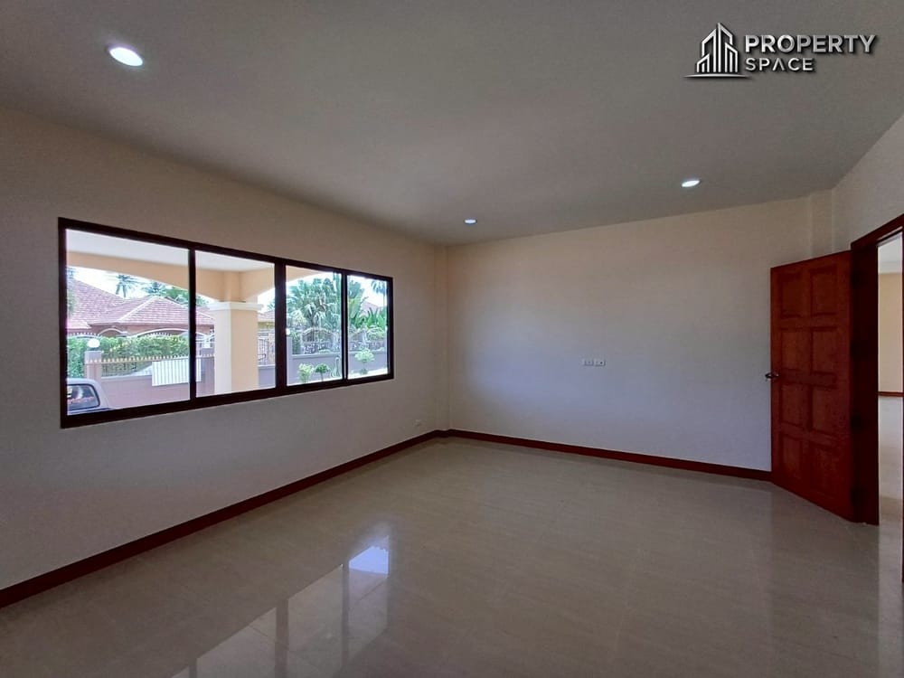 Spacious 5-Bedroom Pool Villa near Mabprachan Lake Pattaya For Sale Image 31