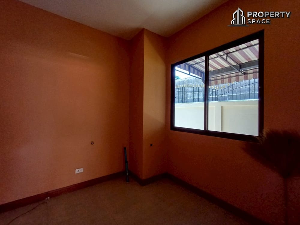 Spacious 5-Bedroom Pool Villa near Mabprachan Lake Pattaya For Sale Image 32