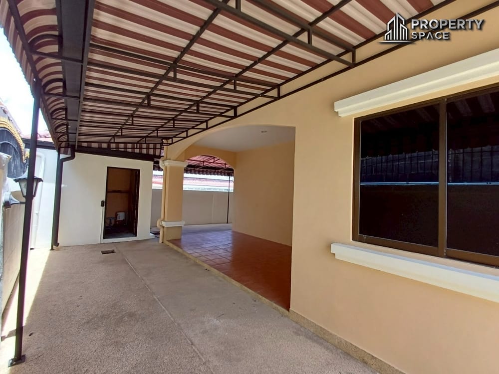 Spacious 5-Bedroom Pool Villa near Mabprachan Lake Pattaya For Sale Image 33