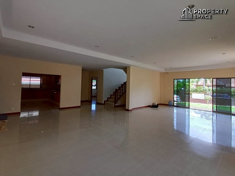 Spacious 5-Bedroom Pool Villa near Mabprachan Lake Pattaya For Sale Image 9