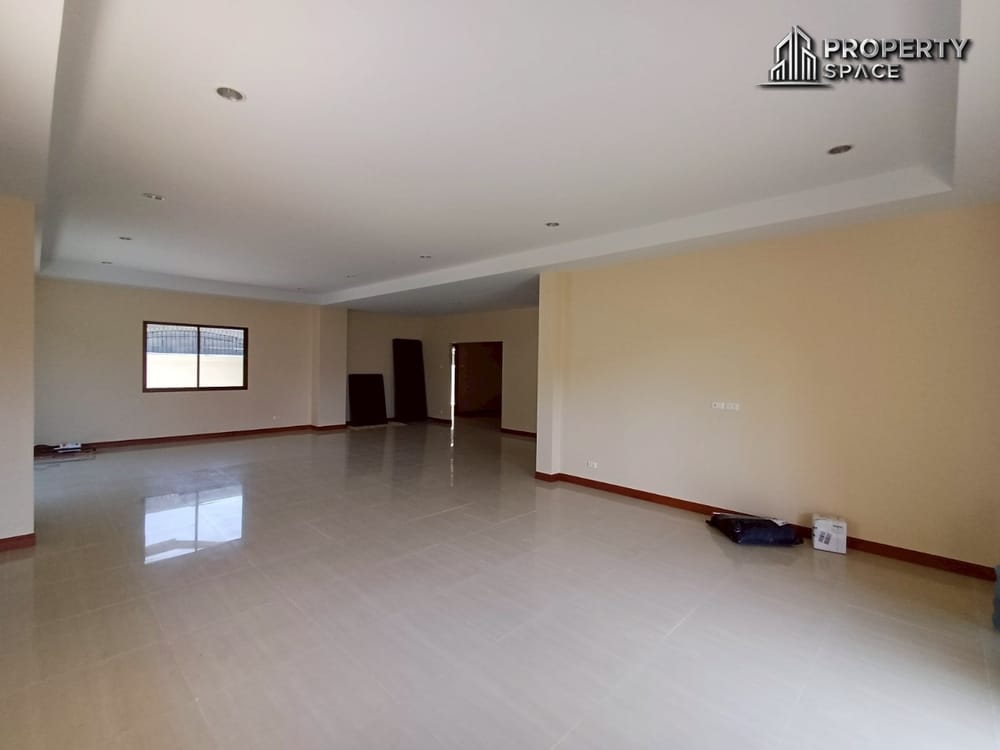 Spacious 5-Bedroom Pool Villa near Mabprachan Lake Pattaya For Sale Image 11