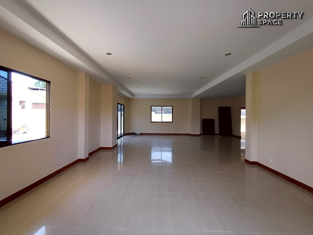 Spacious 5-Bedroom Pool Villa near Mabprachan Lake Pattaya For Sale Image 10