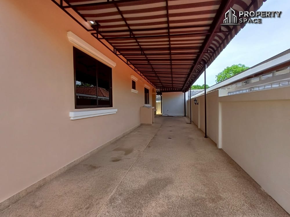Spacious 5-Bedroom Pool Villa near Mabprachan Lake Pattaya For Sale Image 37