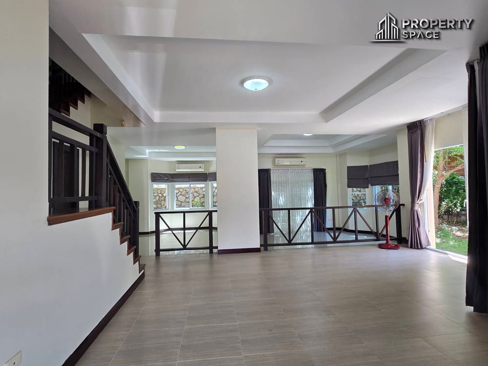 Unfurnished 2-Storey 3 Bedroom Detached House In East Pattaya For Rent Image 6