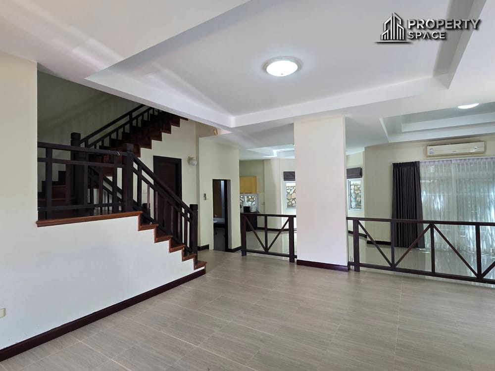 Unfurnished 2-Storey 3 Bedroom Detached House In East Pattaya For Rent Image 5